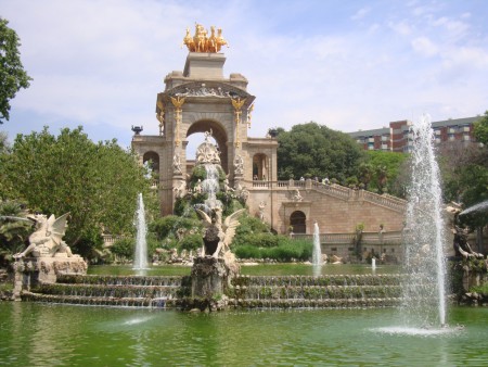 Oh dulce Barcelona, que me hiciste descubrir nuevas opiniones arquitectónicas, Ruego a Neptuno que me permita volver a ti